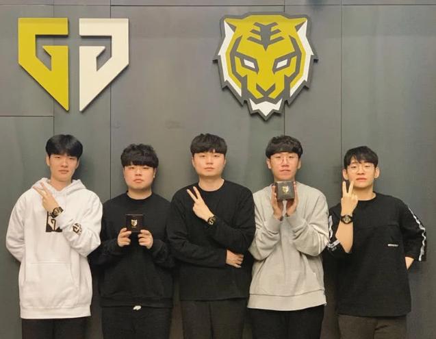 角色摇摆和 角色摇摆和